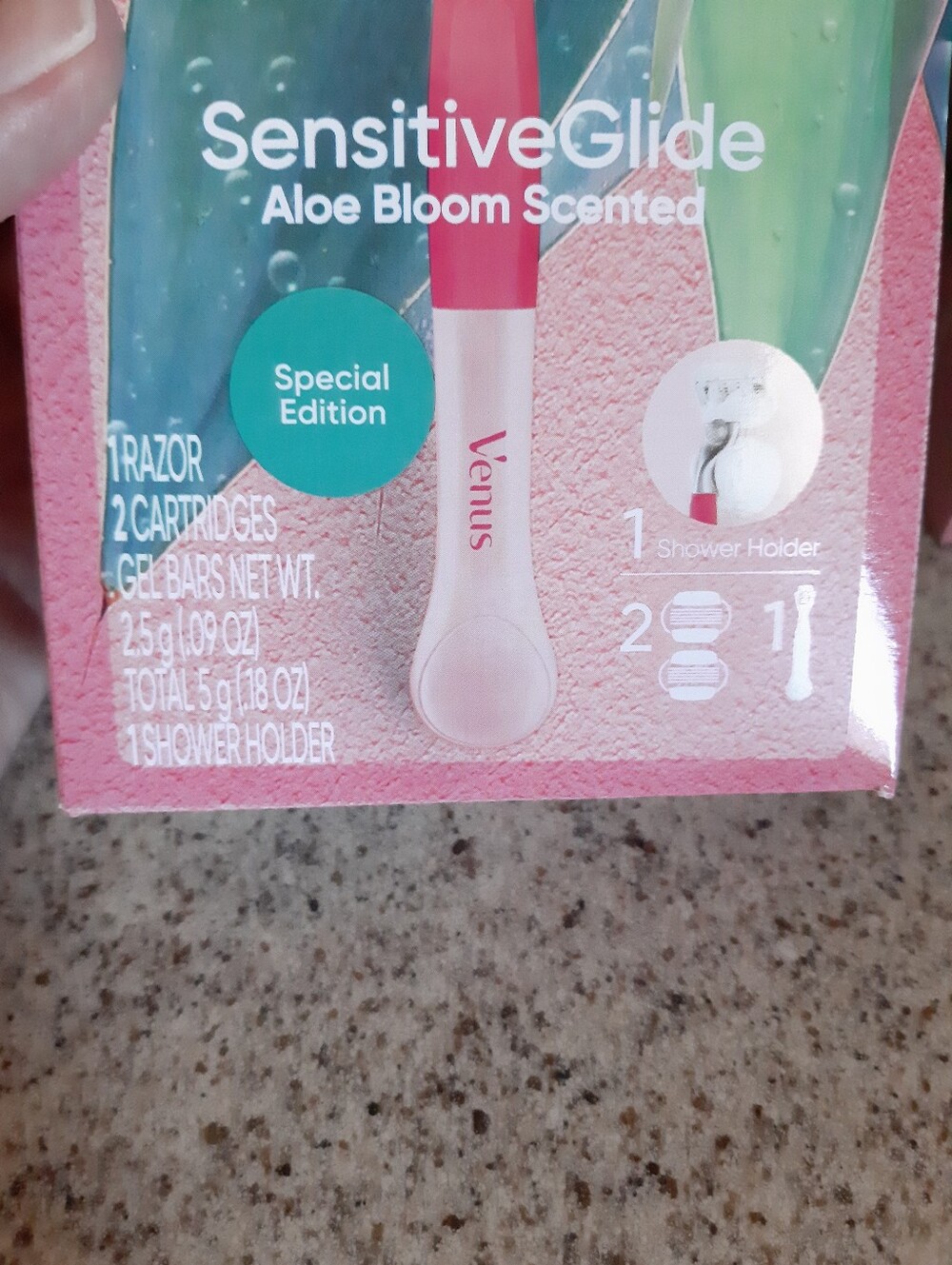 Gillette Venus Sensitive Glide Razor/ Refill Bundle - Picture 7 of 9